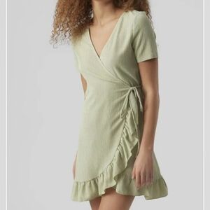 (Vero Moda) NWOT Haya Crinkle Wrap Mini Dress